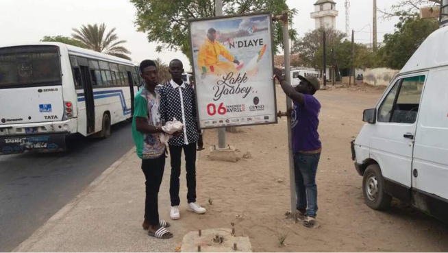 Campagne d’affichage tous azimuts à Rufisque: la vieille ville prépare activement le Lakk Yabooy de l’enfant chéri Gorgui Ndiaye alias Go le vendredi 06 avril au Grand Théâtre