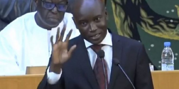 Sécurité publique: Aly Ngouille Ndiaye annonce le recrutement de 3000 policiers et gendarmes en 2018