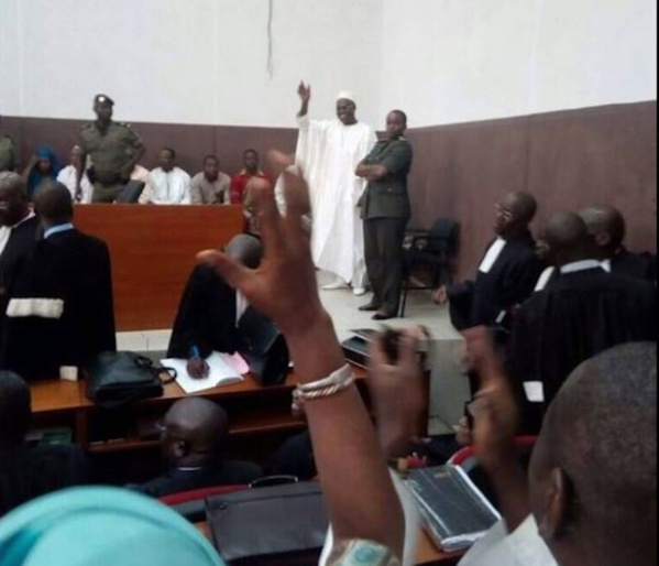Urgent - Verdict : 5 ans ferme et une amende de 5 millions pour Khalifa Sall et Mbaye Touré, relaxe pour les deux percepteurs Urgent - Verdict : 5 ans ferme et une amende de 5 millions pour Khalifa Sall et Mbaye Touré, relaxe pour les deux percepteurs