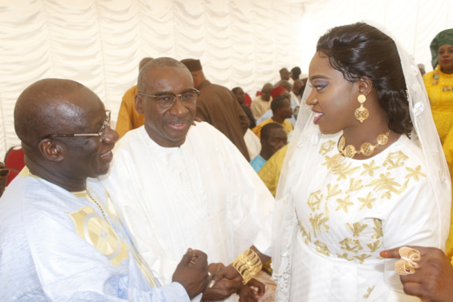 207 images de MARIAGE: Le président du MEDS Mbagnick Diop donne la main de sa fille à la mosquée Aboubacry Sadikh de Sacré Coeur.
