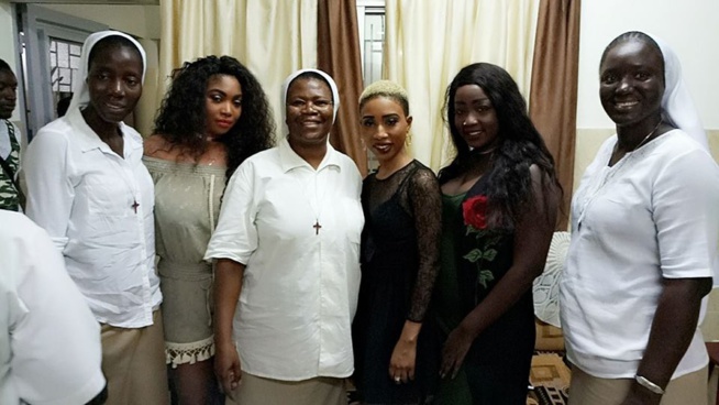 Le trio du groupe Safari chez les soeurs de l'église St Joseph pour fêter paques. Le trio du groupe Safari chez les soeurs de l'église St Joseph pour fêter paques.