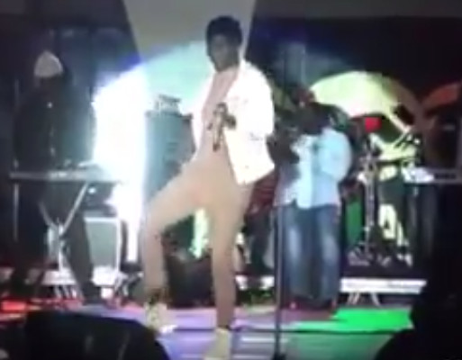 Wally Seck explose son concert à Thiès avec ses pas de danse !