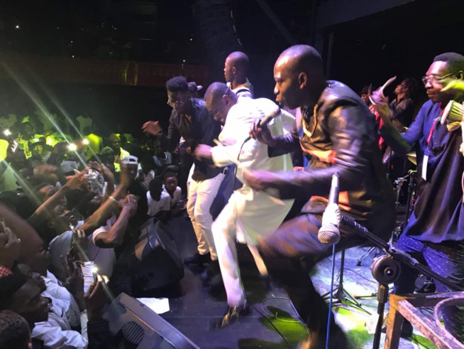 En images: Pape Diouf ferme les portes à SAO PAULO, un "grand bégué" explosif chez les Brésiliens.
