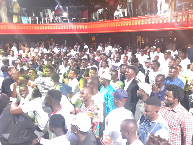 En images: Pape Diouf ferme les portes à SAO PAULO, un "grand bégué" explosif chez les Brésiliens. En images: Pape Diouf ferme les portes à SAO PAULO, un "grand bégué" explosif chez les Brésiliens.