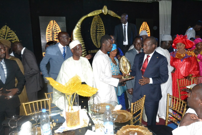 14 EDITIONS CAURIS D'OR: Pape Diouf chauffe la plus prestigieuse céremonie de remises de distinctions de l'Afrique. 14 EDITIONS CAURIS D'OR: Pape Diouf chauffe la plus prestigieuse céremonie de remises de distinctions de l'Afrique.