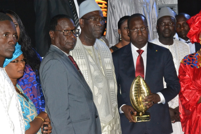 14 EDITIONS CAURIS D'OR: Pape Diouf chauffe la plus prestigieuse céremonie de remises de distinctions de l'Afrique. 14 EDITIONS CAURIS D'OR: Pape Diouf chauffe la plus prestigieuse céremonie de remises de distinctions de l'Afrique.