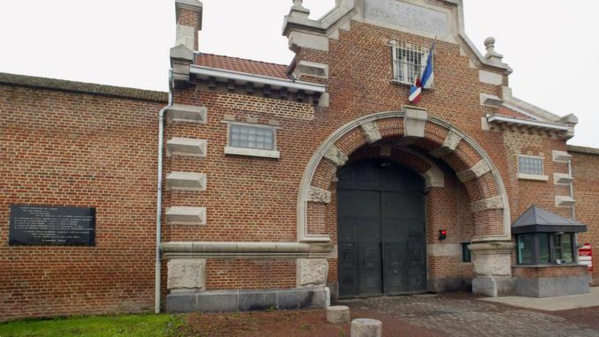 Un adolescent de 15 ans avoue avoir tué une femme pour «voir ce que ça faisait» Un adolescent de 15 ans avoue avoir tué une femme pour «voir ce que ça faisait»