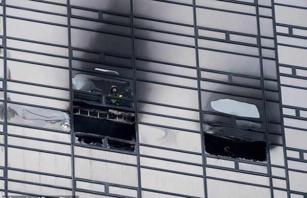 Incendie au Trump Tower de New York, là où logent la femme et le fils du président américain: un mort et quatre blessés Incendie au Trump Tower de New York, là où logent la femme et le fils du président américain: un mort et quatre blessés