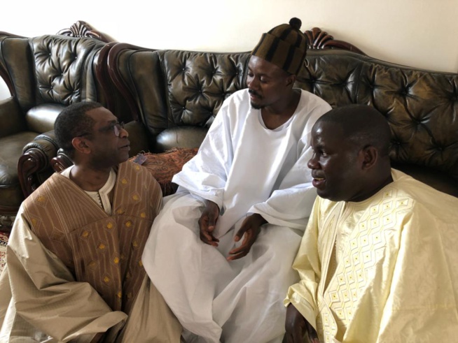 Le ministre conseiller Youssou Ndour, en compagnie de son ami Serigne Abdourahmane Mbacké chez le khalife de Serigne Abdou Lahat à Touba.