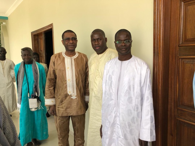 Le ministre conseiller Youssou Ndour, en compagnie de son ami Serigne Abdourahmane Mbacké chez le khalife de Serigne Abdou Lahat à Touba.