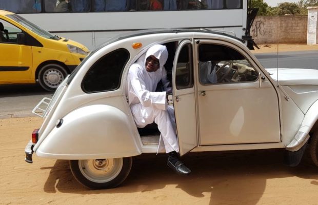 La nouvelle voiture « deux chevaux » de Serigne Modou Kara, Regardez! La nouvelle voiture « deux chevaux » de Serigne Modou Kara, Regardez!