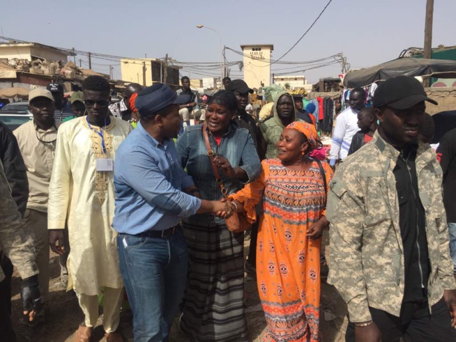 Thiaroye : Le maire refuse la salle polyvalente à Gueum sa Bopp, les commerçants du marché Thiaroye se mobilisent et acceuillent le Président Bougane Gueye à travers des visites de proximité.. Bravo Gueum Sa Bopp marché Thiaroye...