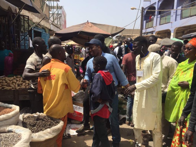 Thiaroye : Le maire refuse la salle polyvalente à Gueum sa Bopp, les commerçants du marché Thiaroye se mobilisent et acceuillent le Président Bougane Gueye à travers des visites de proximité.. Bravo Gueum Sa Bopp marché Thiaroye...