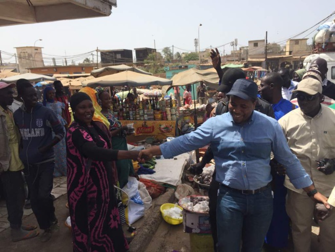 Thiaroye : Le maire refuse la salle polyvalente à Gueum sa Bopp, les commerçants du marché Thiaroye se mobilisent et acceuillent le Président Bougane Gueye à travers des visites de proximité.. Bravo Gueum Sa Bopp marché Thiaroye...