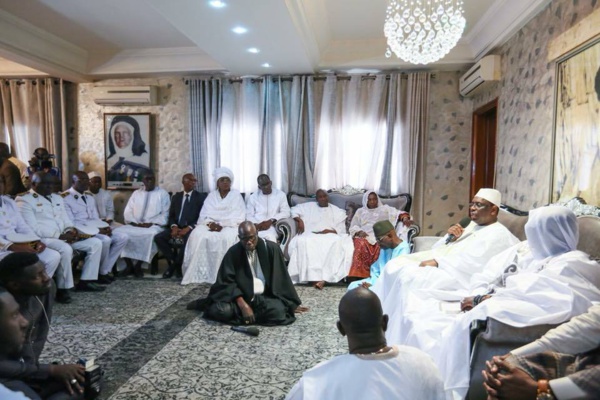 Parrainage : "On doit pouvoir accepter de dialoguer sur l’essentiel, dans l’intelligence et la courtoise" (Macky Sall) Parrainage : "On doit pouvoir accepter de dialoguer sur l’essentiel, dans l’intelligence et la courtoise" (Macky Sall)
