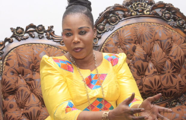 La députée Awa Gueye qui avait refusé de payer 900 000, ELLE passe à la caisse en avançant 400 mille… La députée Awa Gueye qui avait refusé de payer 900 000, ELLE passe à la caisse en avançant 400 mille…