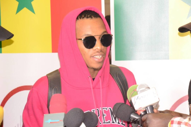 Les images de l'arrivée du Nigerian Tenko à l'AIBD pour son concert du 14 avril au monument de la renaissance avec RAKHOU PROD. Les images de l'arrivée du Nigerian Tenko à l'AIBD pour son concert du 14 avril au monument de la renaissance avec RAKHOU PROD.