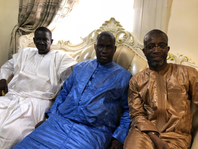 Magal Kazourajab, Serigne Abdourahmane Mbacké en compagnie de Bouba Ndour et Mara Dieng chez Abo le Khalife de Serigne Falilou.