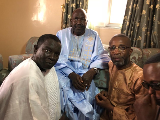 Magal Kazourajab, Serigne Abdourahmane Mbacké en compagnie de Bouba Ndour et Mara Dieng chez Abo le Khalife de Serigne Falilou.