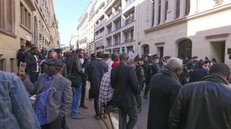 Vidéo- Parrainage: l’opposition manifeste à Paris contre le Président Macky Sall Vidéo- Parrainage: l’opposition manifeste à Paris contre le Président Macky Sall