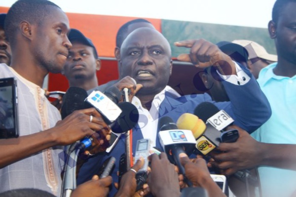 Violents affrontements entre les jeunes de Rewmi et les forces de l’ordre au commissariat de police de la Médina Violents affrontements entre les jeunes de Rewmi et les forces de l’ordre au commissariat de police de la Médina