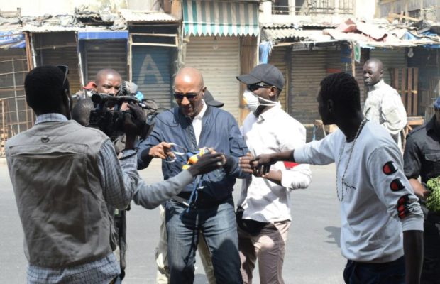 Dernière minute : Abdoul Mbaye essuie un tir de la police et vide les lieux Dernière minute : Abdoul Mbaye essuie un tir de la police et vide les lieux