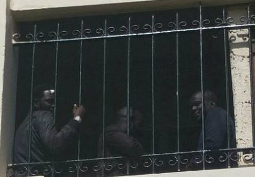 Images exclusives: Thierno Boucoum, Malick Gackou et Kilifeu dans la même cellule au Commissariat Central Images exclusives: Thierno Boucoum, Malick Gackou et Kilifeu dans la même cellule au Commissariat Central