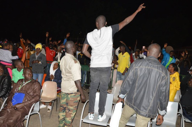 Maalaw d'or à Thies Pape Diouf chauffe le public Maalaw d'or à Thies Pape Diouf chauffe le public