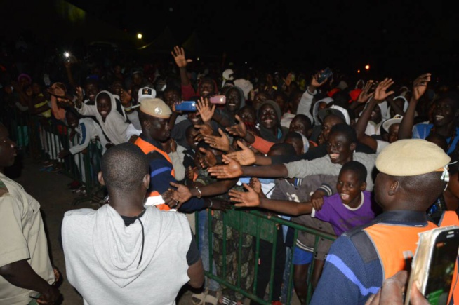 Maalaw d'or à Thies Pape Diouf chauffe le public Maalaw d'or à Thies Pape Diouf chauffe le public