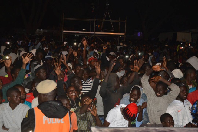 Maalaw d'or à Thies Pape Diouf chauffe le public Maalaw d'or à Thies Pape Diouf chauffe le public