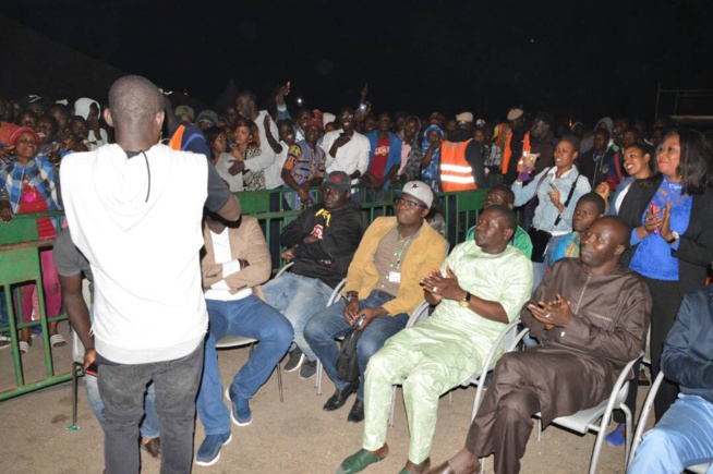 Maalaw d'or à Thies Pape Diouf chauffe le public Maalaw d'or à Thies Pape Diouf chauffe le public