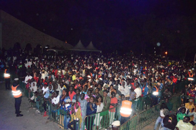 Maalaw d'or à Thies Pape Diouf chauffe le public Maalaw d'or à Thies Pape Diouf chauffe le public