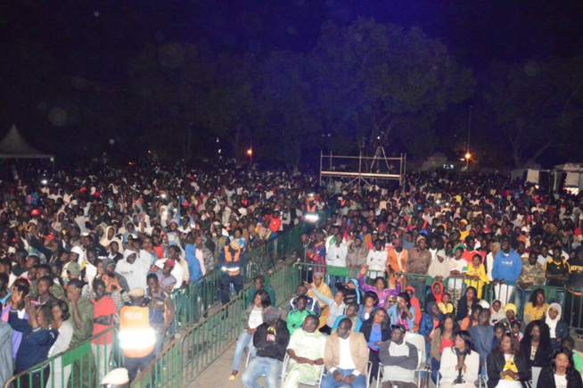 Maalaw d'or à Thies Pape Diouf chauffe le public Maalaw d'or à Thies Pape Diouf chauffe le public