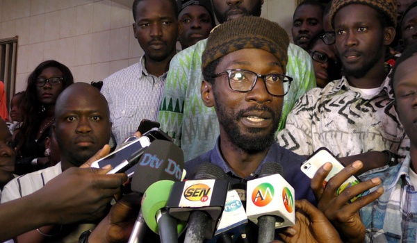 Mouvement Y en marre: Fadel Barro "blanchit" Kilifeu ? Mouvement Y en marre: Fadel Barro "blanchit" Kilifeu ?
