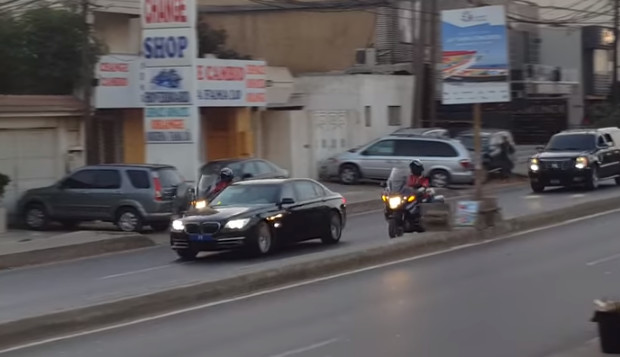 Vidéo : Macky Sall rentre tranquillement au pays, 2 jours après le vote de la loi sur le parrainage