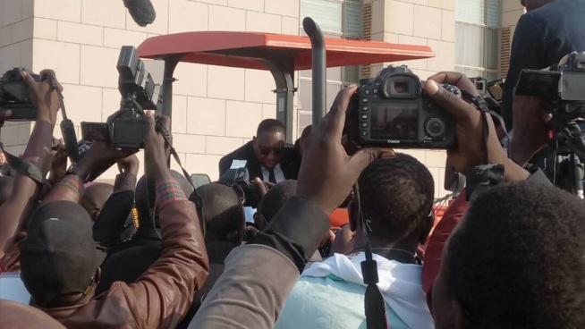 SENEGAL EMMERGENT: TSE CHEIKH AMAR LIVRE UN IMPORTANT LOT DE MATERIEL AGRICOLE AU PRESIDENT MACKY SALL CE LUNDI 23 AVRIL AU GRAND THEATRE.