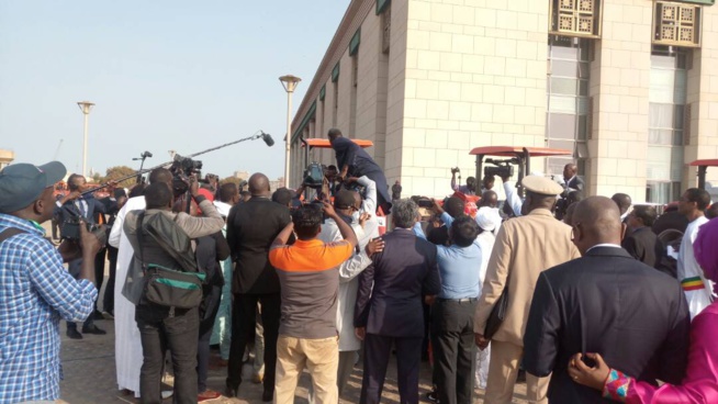 SENEGAL EMMERGENT: TSE CHEIKH AMAR LIVRE UN IMPORTANT LOT DE MATERIEL AGRICOLE AU PRESIDENT MACKY SALL CE LUNDI 23 AVRIL AU GRAND THEATRE.