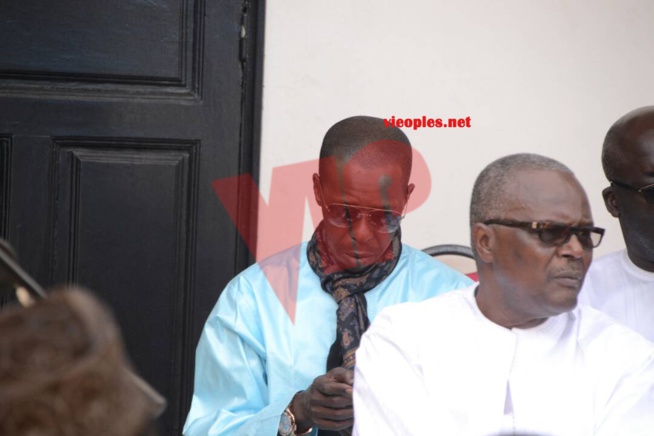 Levé du corps du bassiste du super étoile Habib Faye à l'hopital principal de Dakar: Le chef de l'Etat Macky Sall et le monde de la culture lui on rendu un dernier hommage. Levé du corps du bassiste du super étoile Habib Faye à l'hopital principal de Dakar: Le chef de l'Etat Macky Sall et le monde de la culture lui on rendu un dernier hommage.