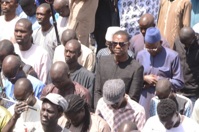 Les 160 images: Prière mortuaire pour Habib Faye suivie de L’Enterrement de Habib Faye Les 160 images: Prière mortuaire pour Habib Faye suivie de L’Enterrement de Habib Faye