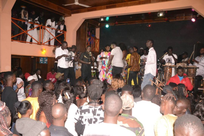 En images; Baba Mbengue explose le Ravin Night Club.