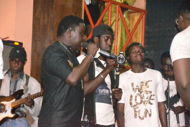 En images; Baba Mbengue explose le Ravin Night Club.