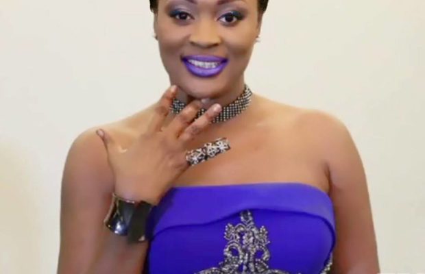 Cabana club: Titi brille de mille feux le jour de son anniversaire Cabana club: Titi brille de mille feux le jour de son anniversaire