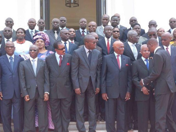 Bara Gaye tire sur les « traîtres » du Pds : « sur les 43 membres du gouvernement de Souleymane Ndéné Ndiaye, il n’en reste que 03 aux cotés de Wade » Bara Gaye tire sur les « traîtres » du Pds : « sur les 43 membres du gouvernement de Souleymane Ndéné Ndiaye, il n’en reste que 03 aux cotés de Wade »