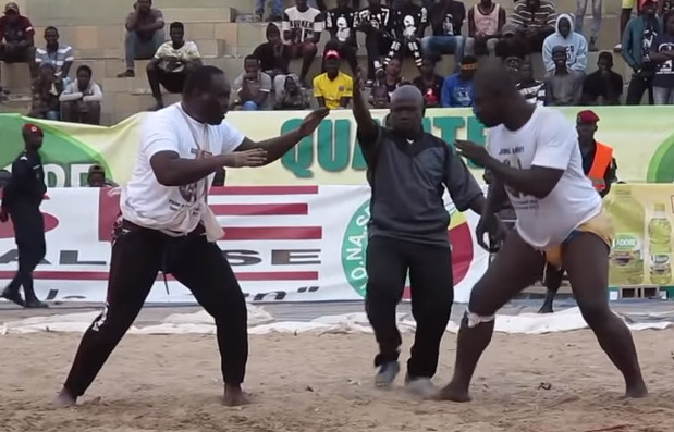 Jubilé Baboye le Mbarodi livre son dernier combat et fond en larmes Jubilé Baboye le Mbarodi livre son dernier combat et fond en larmes