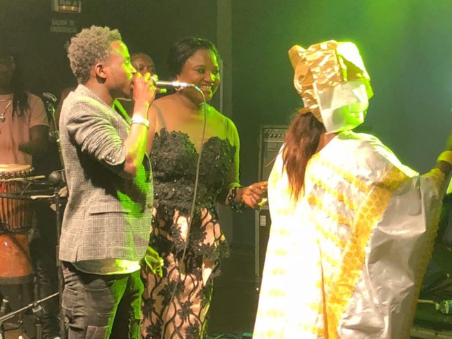 Sidy Diop reçoit une pluie de billet d'Euro en Espagne Sidy Diop reçoit une pluie de billet d'Euro en Espagne