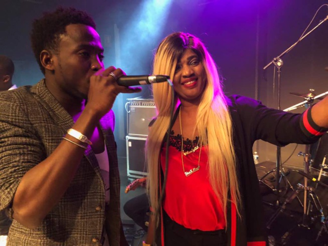 Sidy Diop reçoit une pluie de billet d'Euro en Espagne Sidy Diop reçoit une pluie de billet d'Euro en Espagne