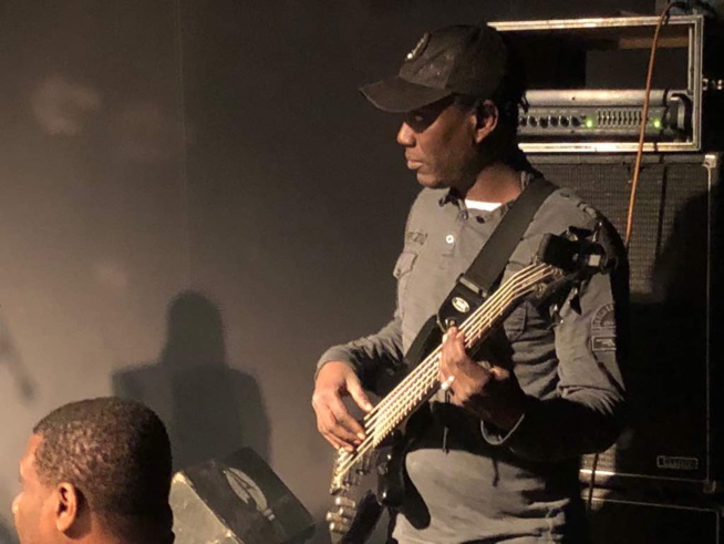 Sidy Diop reçoit une pluie de billet d'Euro en Espagne Sidy Diop reçoit une pluie de billet d'Euro en Espagne