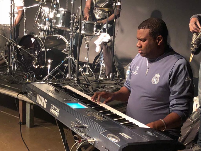 Sidy Diop reçoit une pluie de billet d'Euro en Espagne Sidy Diop reçoit une pluie de billet d'Euro en Espagne