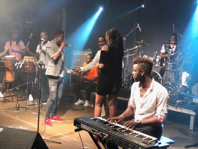 Sidy Diop reçoit une pluie de billet d'Euro en Espagne Sidy Diop reçoit une pluie de billet d'Euro en Espagne