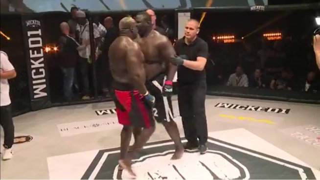 Les images du combat Bombardier victorieux sur Rocky Balboa en 5 minutes de combat. Les images du combat Bombardier victorieux sur Rocky Balboa en 5 minutes de combat.